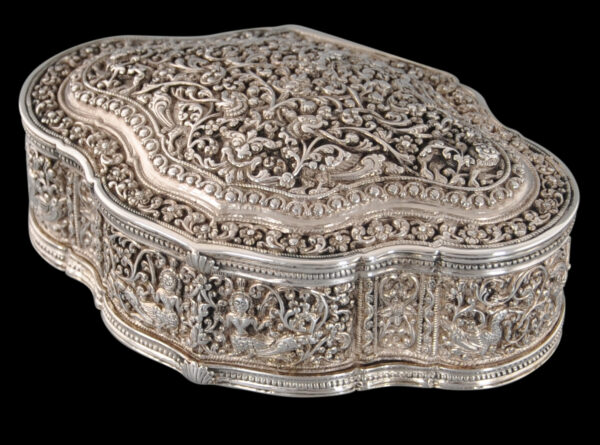 Unusually Fine Sri Lankan Silver Box - Michael Backman Ltd