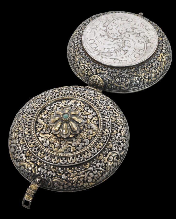 Superb Bhutanese Noble's Parcel-Gilt Chased & Pierced Silver Betel Box ...