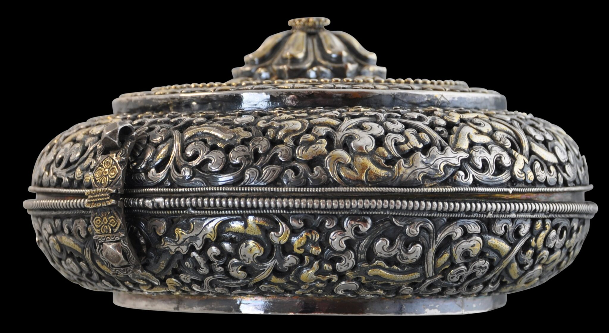 Superb Bhutanese Noble's Parcel-Gilt Chased & Pierced Silver Betel Box ...